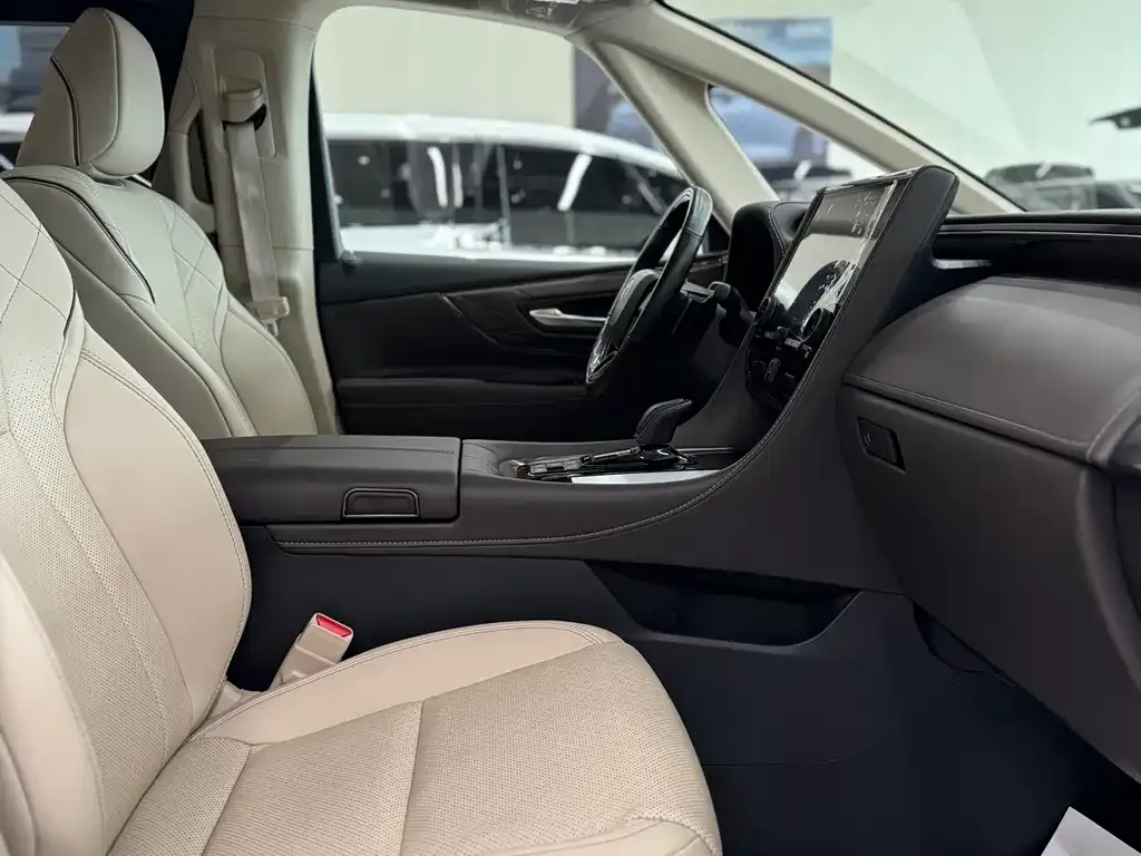 Toyota Alphard — фото 7