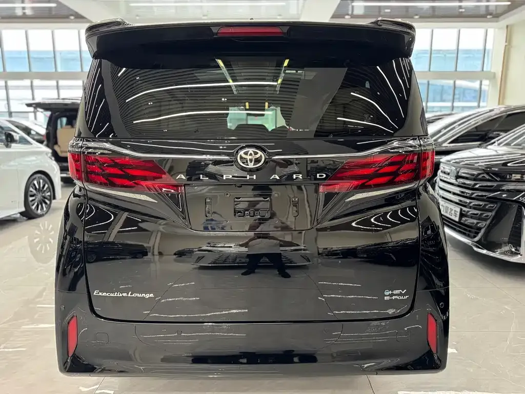 Toyota Alphard — фото 8