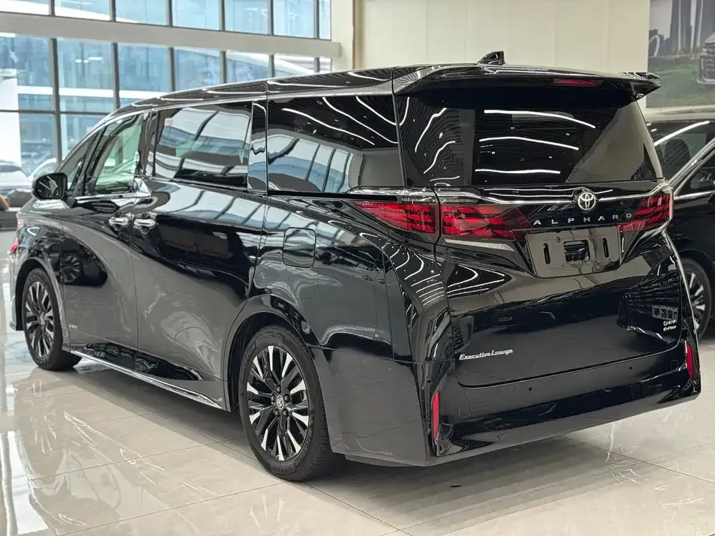 Toyota Alphard — фото 5