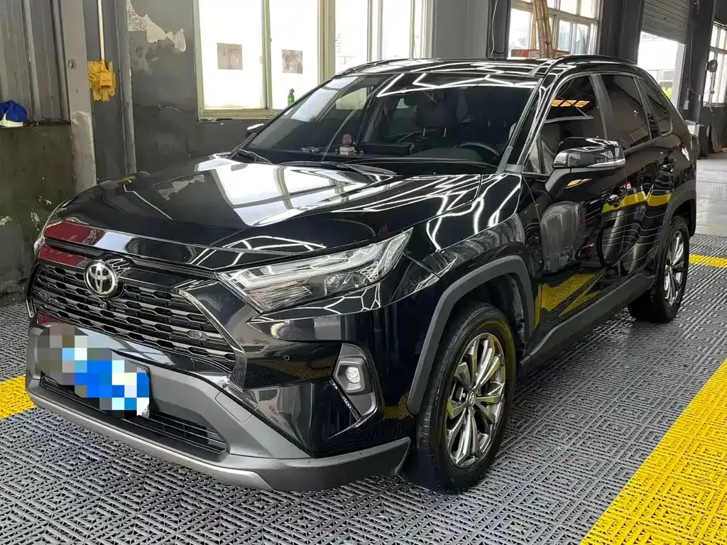 Toyota RAV4 — фото 1