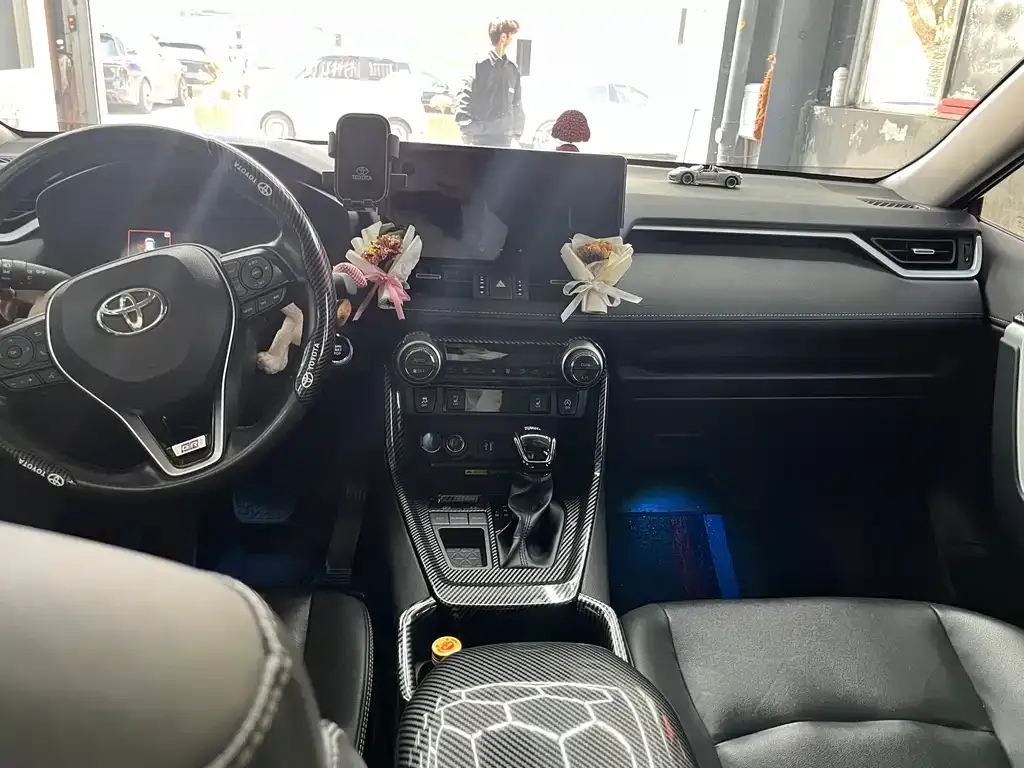 Toyota RAV4 — фото 3