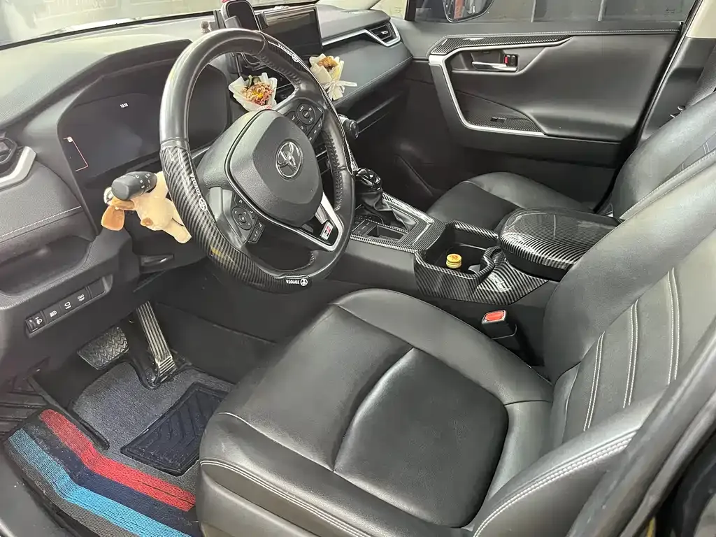 Toyota RAV4 — фото 7
