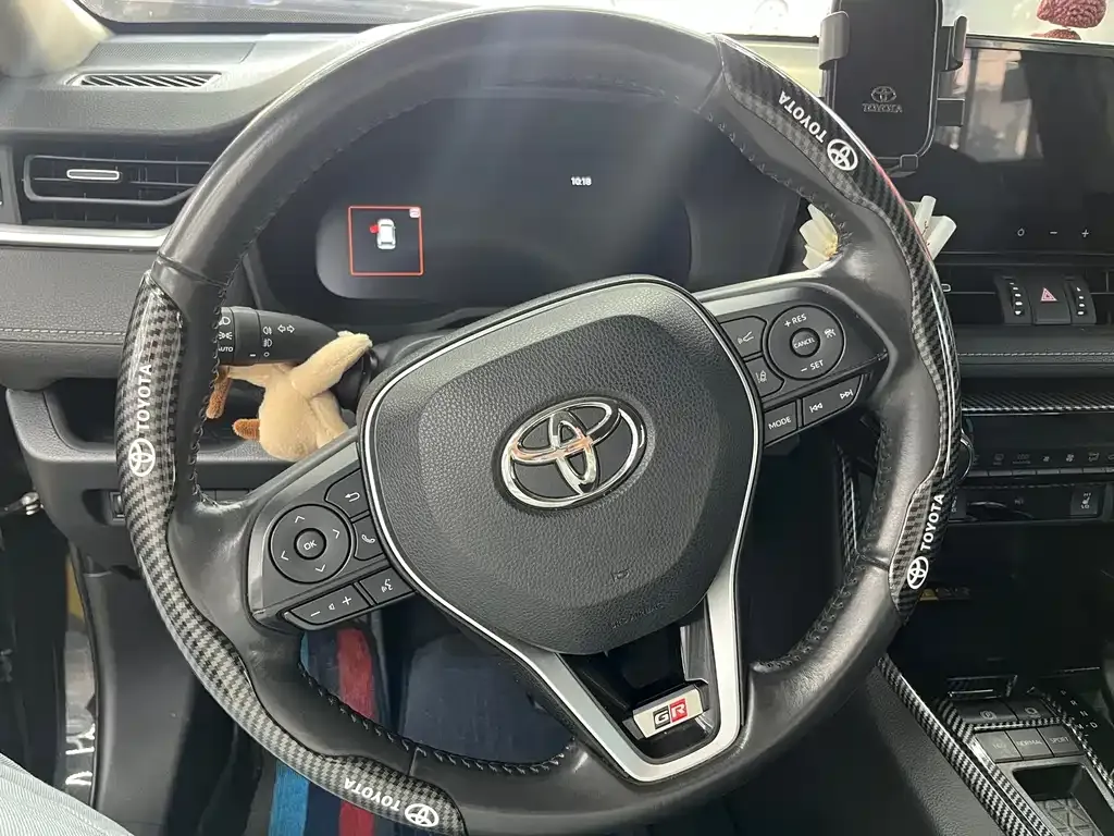 Toyota RAV4 — фото 8