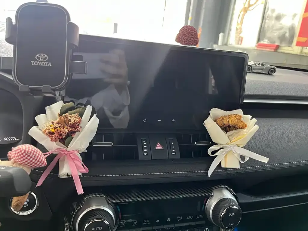 Toyota RAV4 — фото 2
