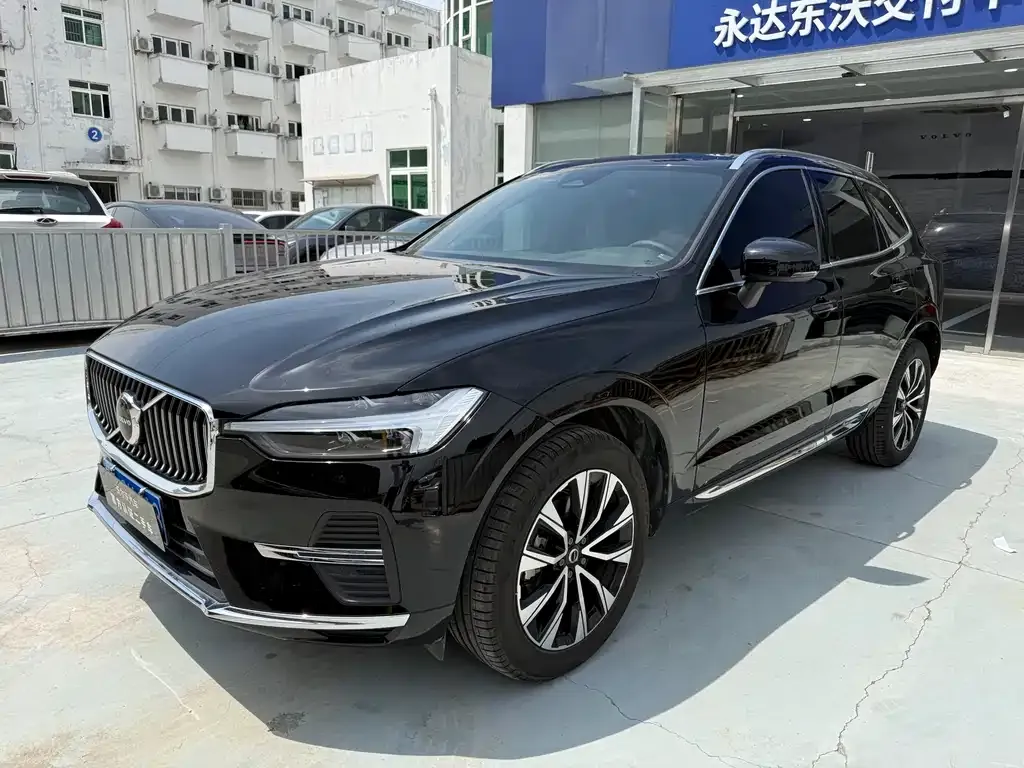 Volvo XC60 — фото 1