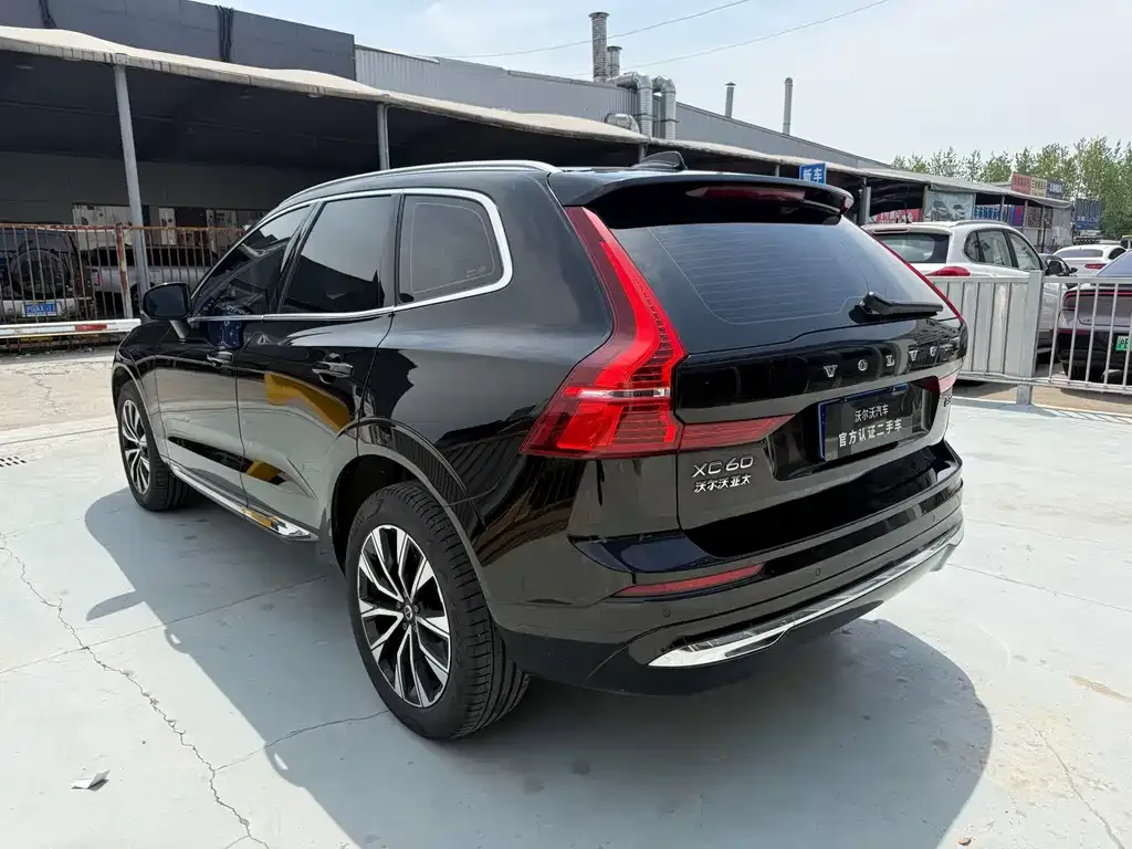 Volvo XC60 — фото 2