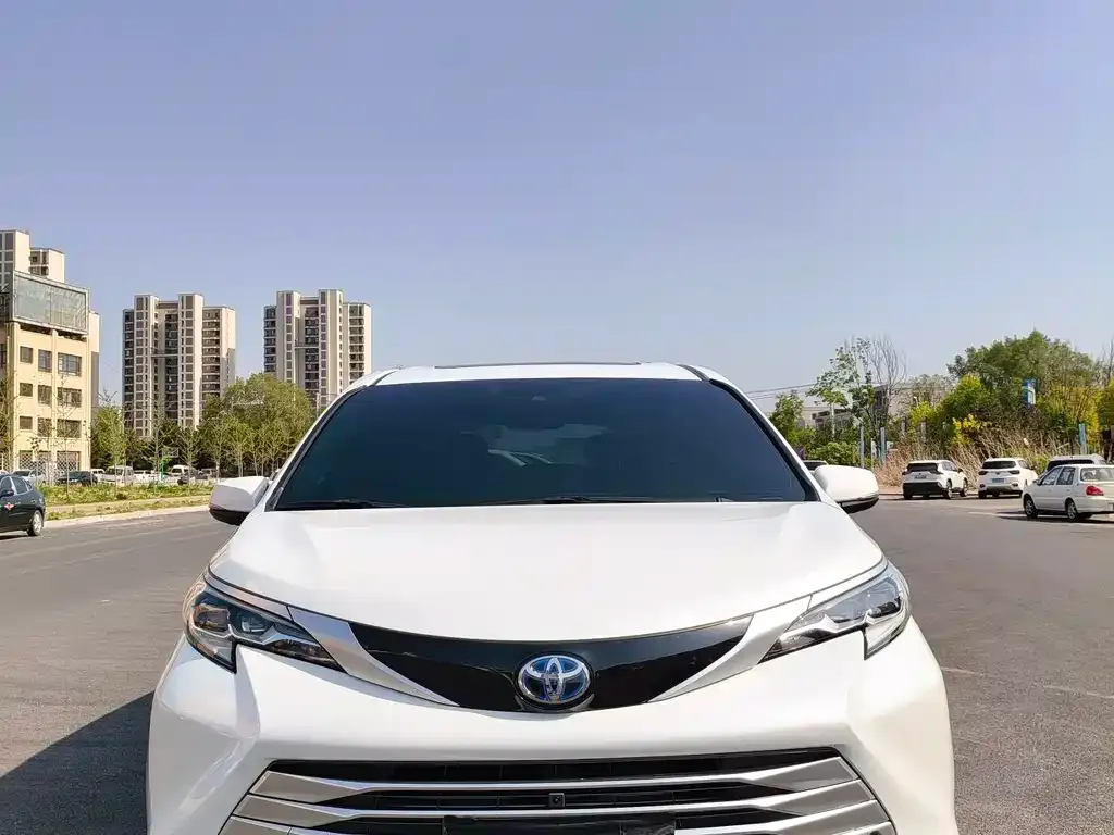 Toyota Sienna — фото 5