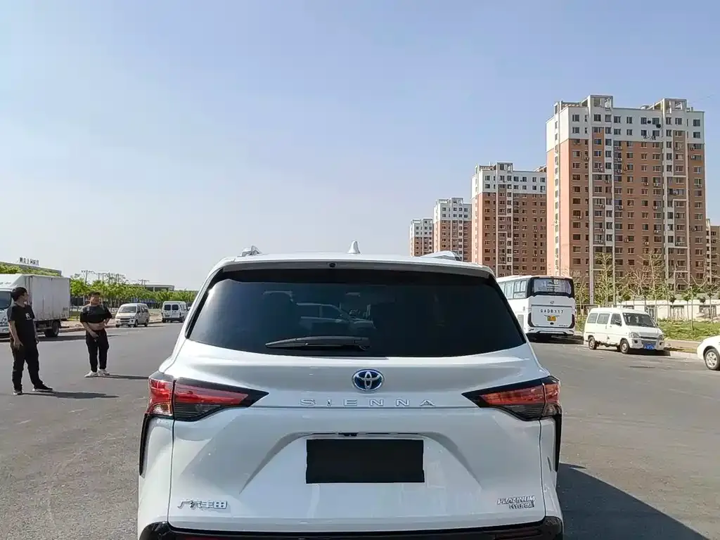 Toyota Sienna — фото 4