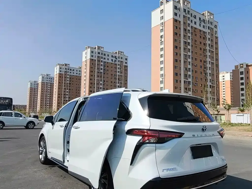 Toyota Sienna — фото 9