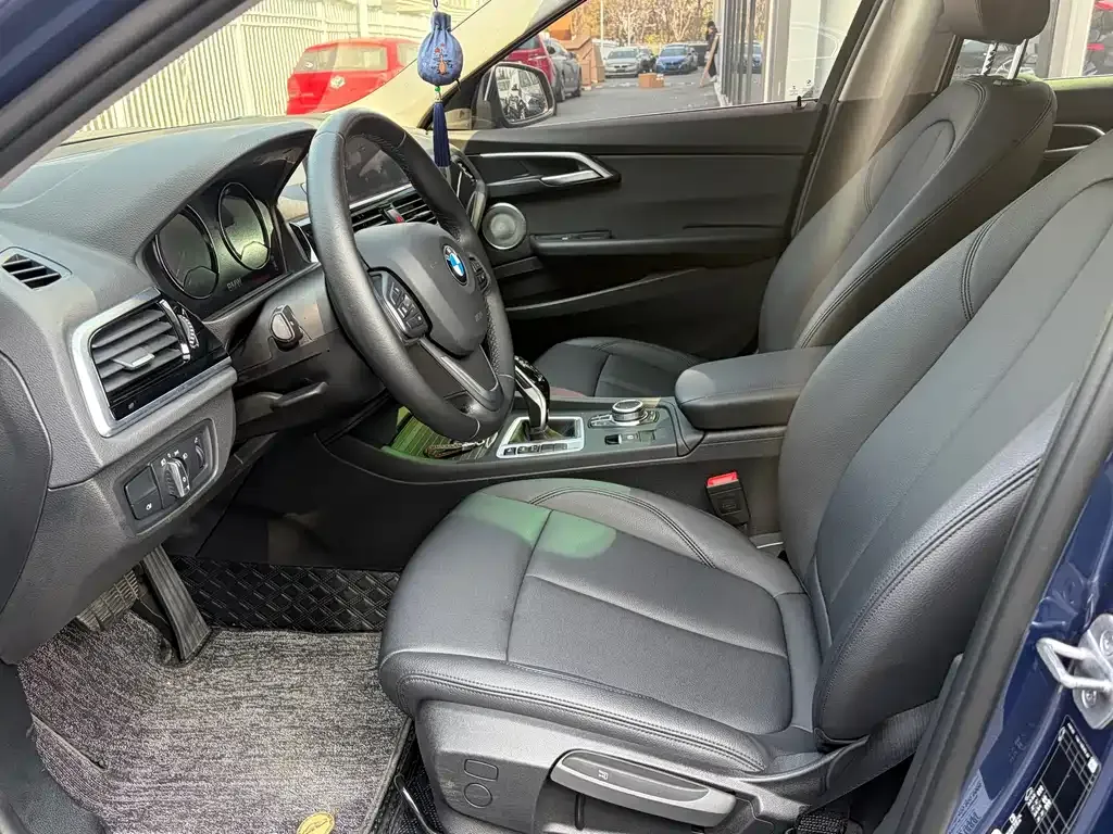 BMW 1 Series 2021 из CN, фото 9