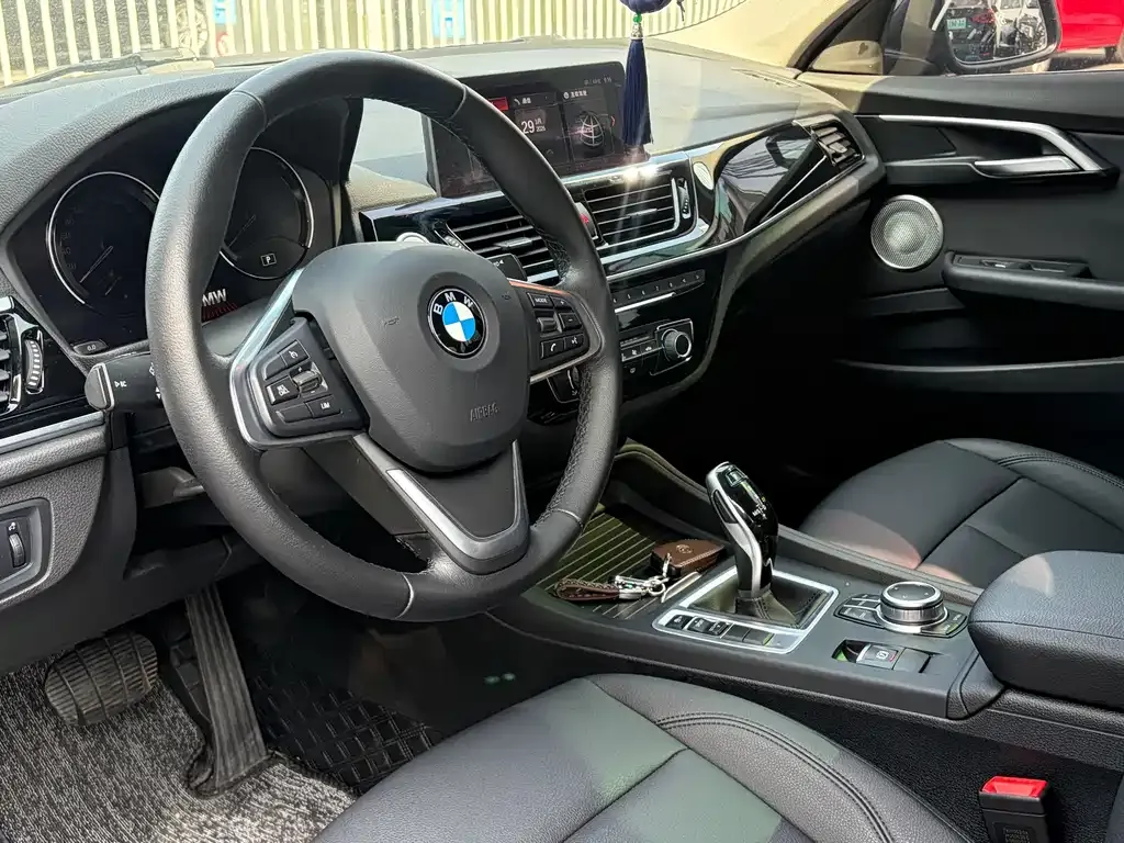 BMW 1 Series 2021 из CN, фото 2