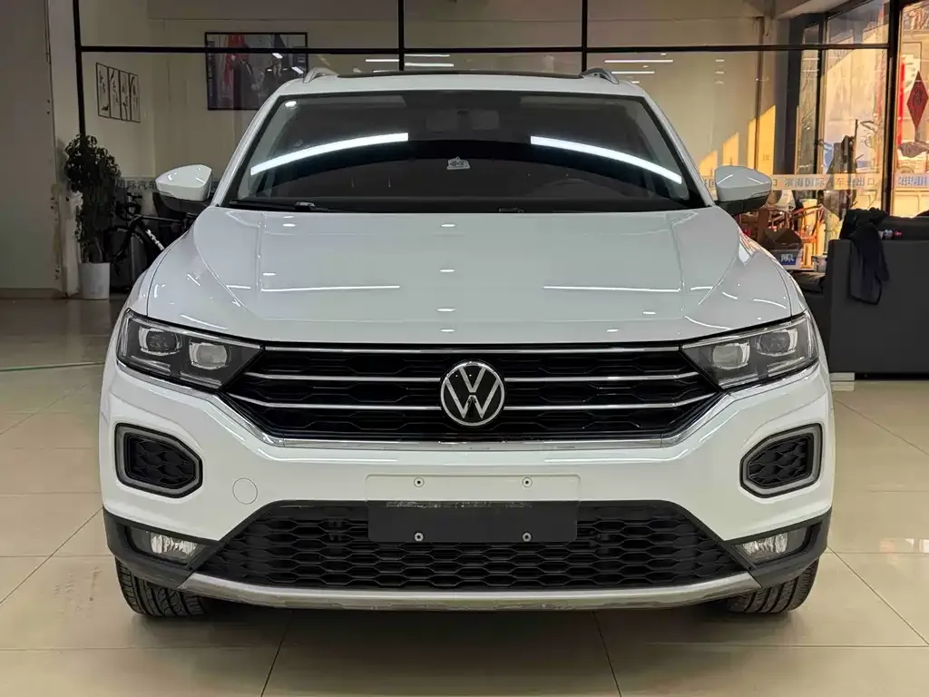 Volkswagen T-Roc — фото 10