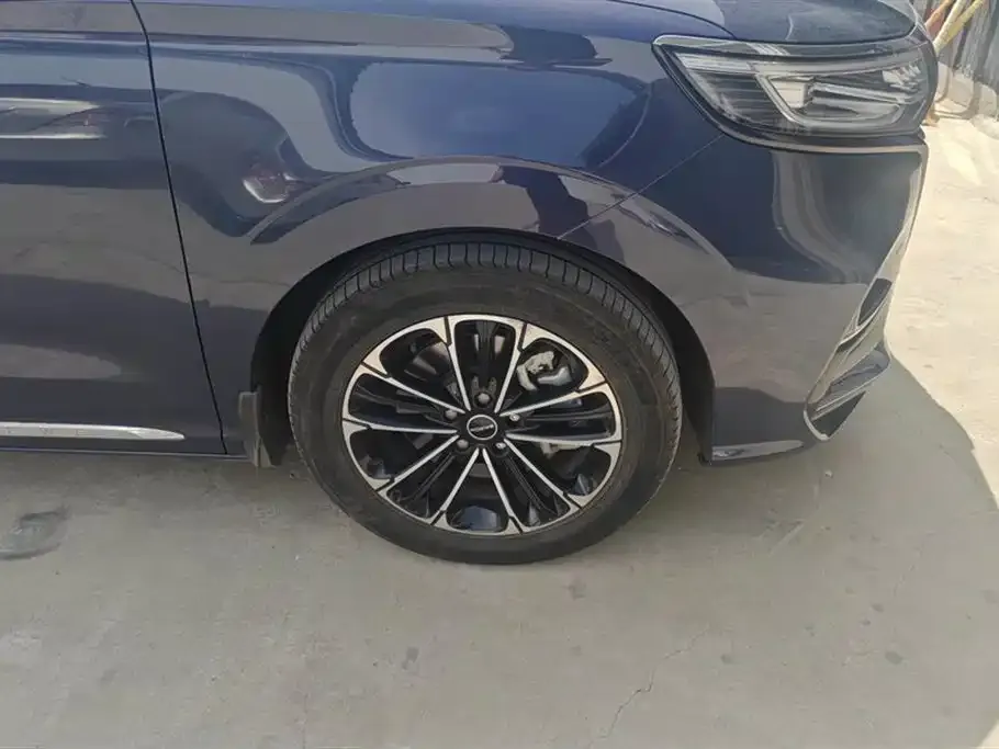 Roewe iMAX8 — фото 8