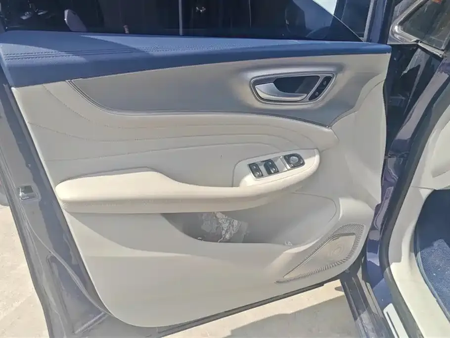 Roewe iMAX8 — фото 10