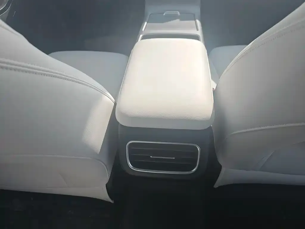 Geely Galaxy L6 — фото 3