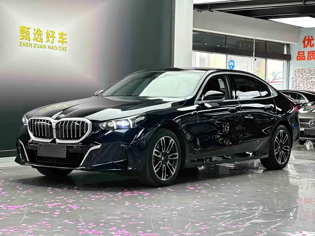BMW 5 Series — фото 1
