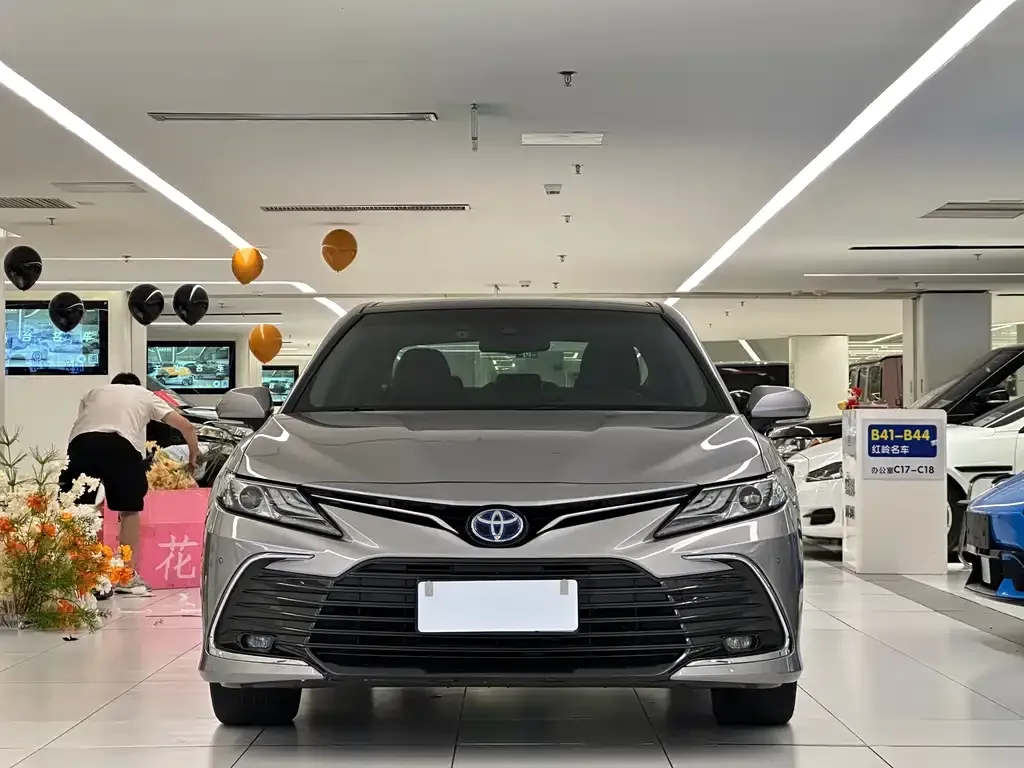 Toyota Camry — фото 5