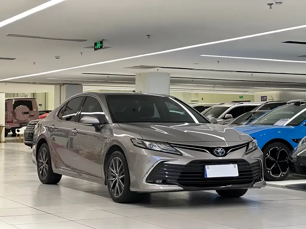 Toyota Camry — фото 3