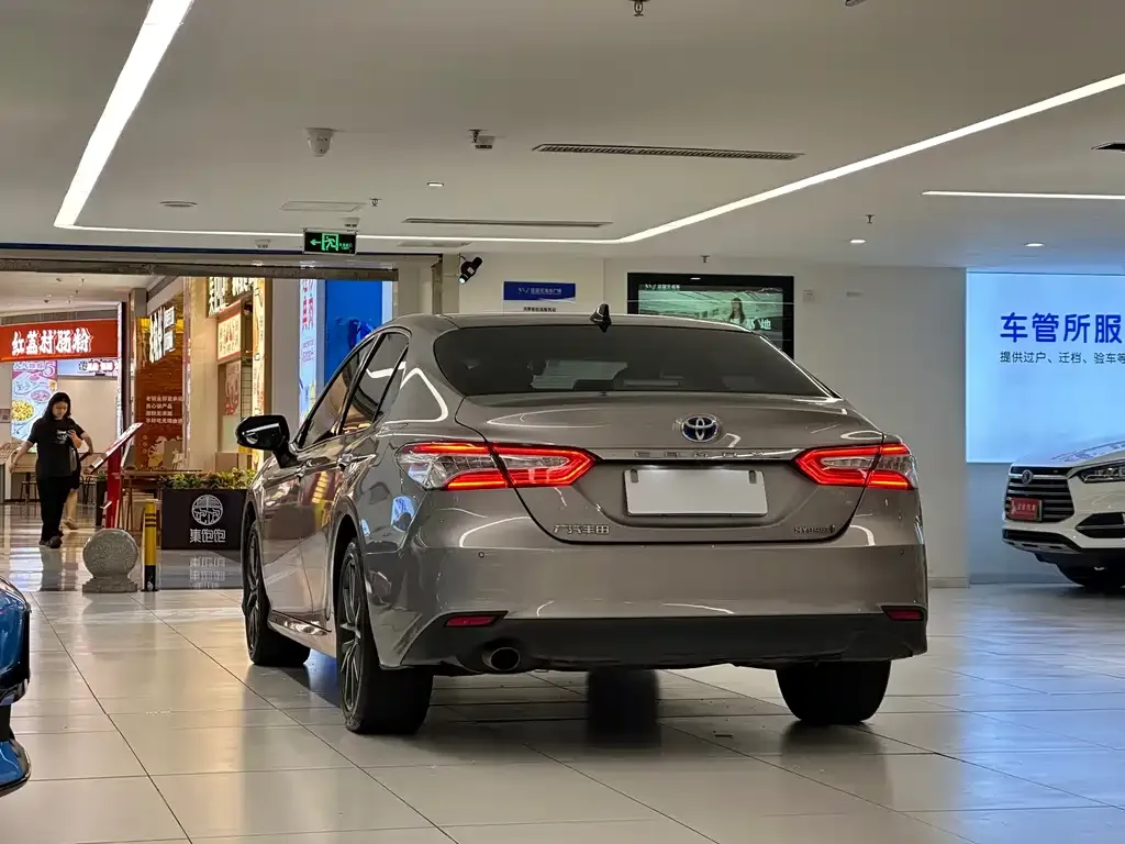 Toyota Camry — фото 8