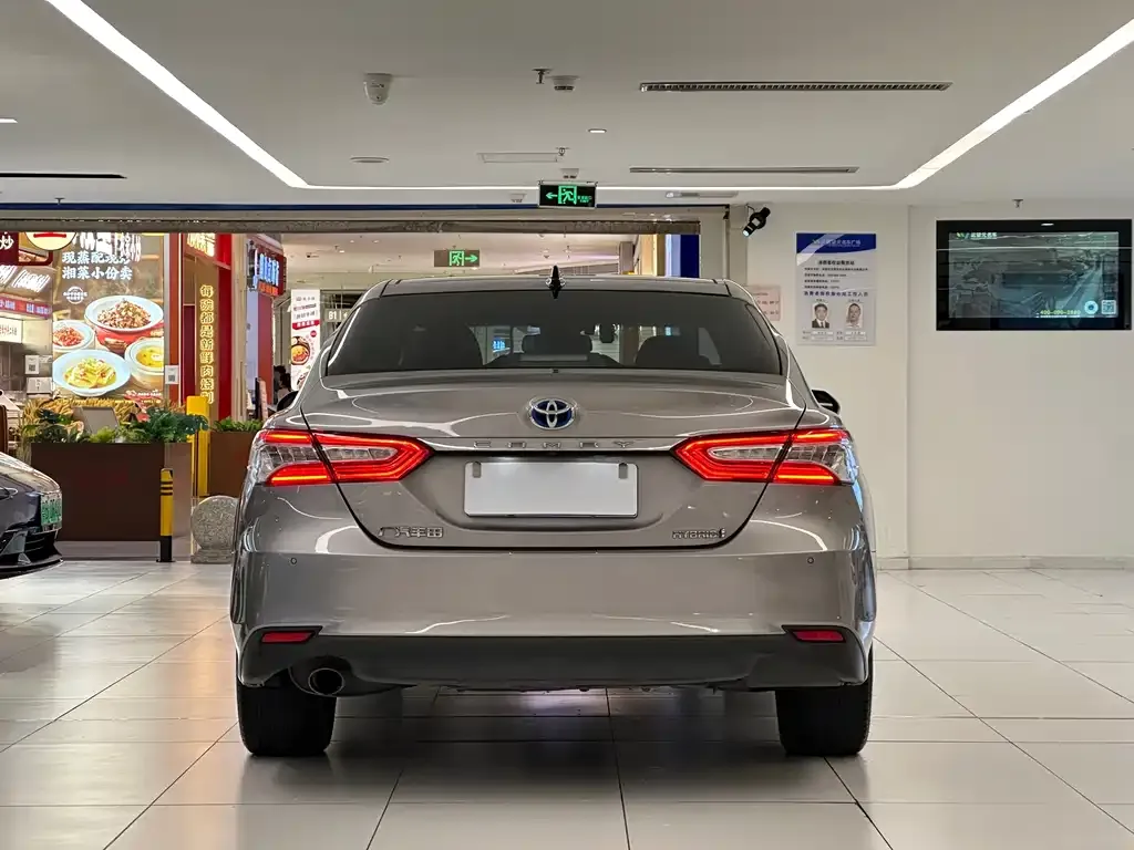 Toyota Camry — фото 4