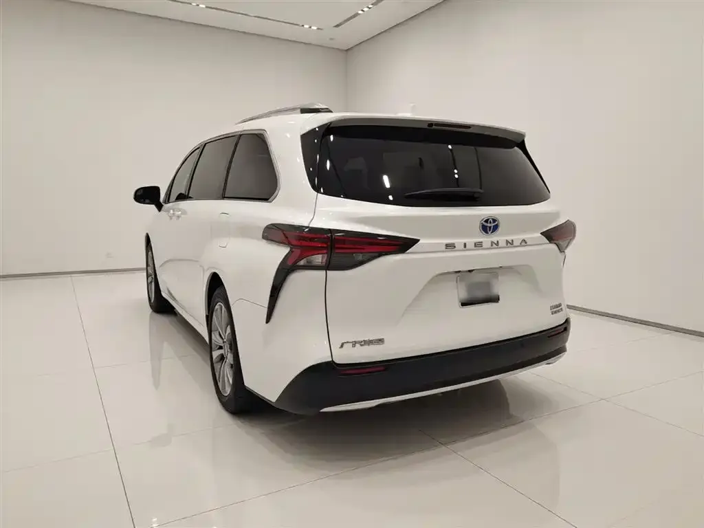 Toyota Sienna — фото 10