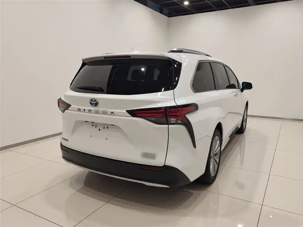Toyota Sienna — фото 5