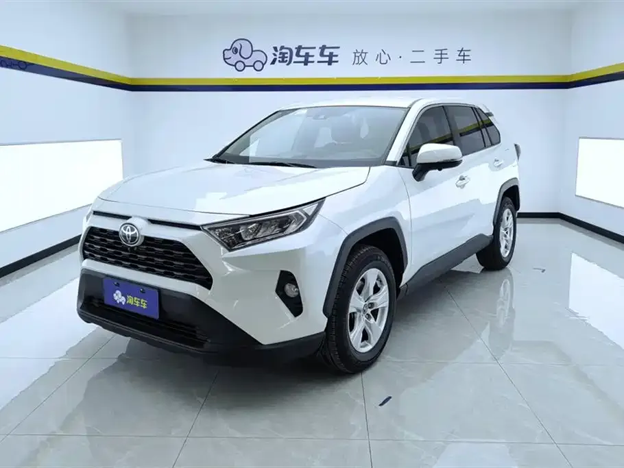 Toyota RAV4 — фото 1