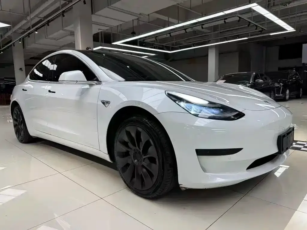 Tesla Model 3 — фото 4