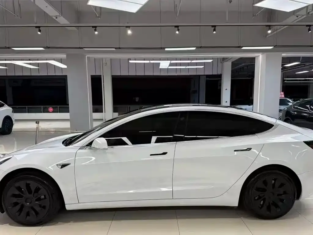 Tesla Model 3 — фото 3