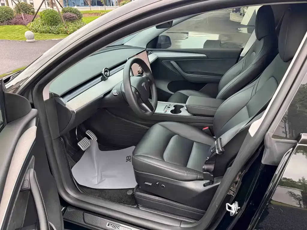 Tesla Model Y — фото 2