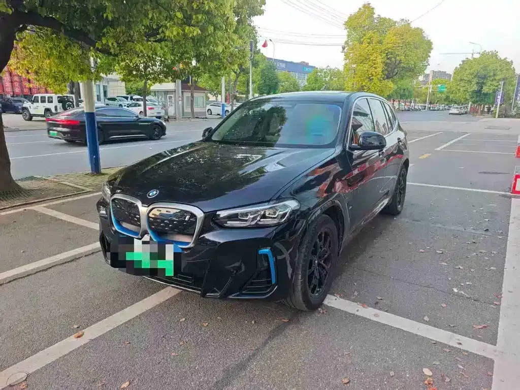 BMW iX3 — фото 1