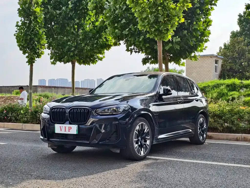 BMW iX3