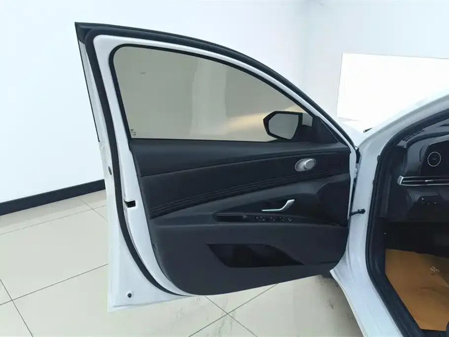 Hyundai Elantra — фото 10