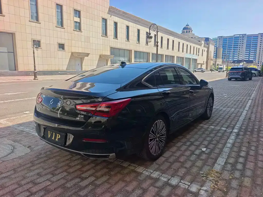 Hongqi H5 — фото 10