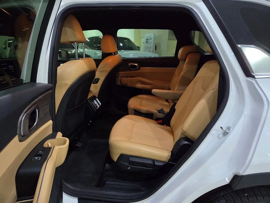 Kia Sorento — фото 9