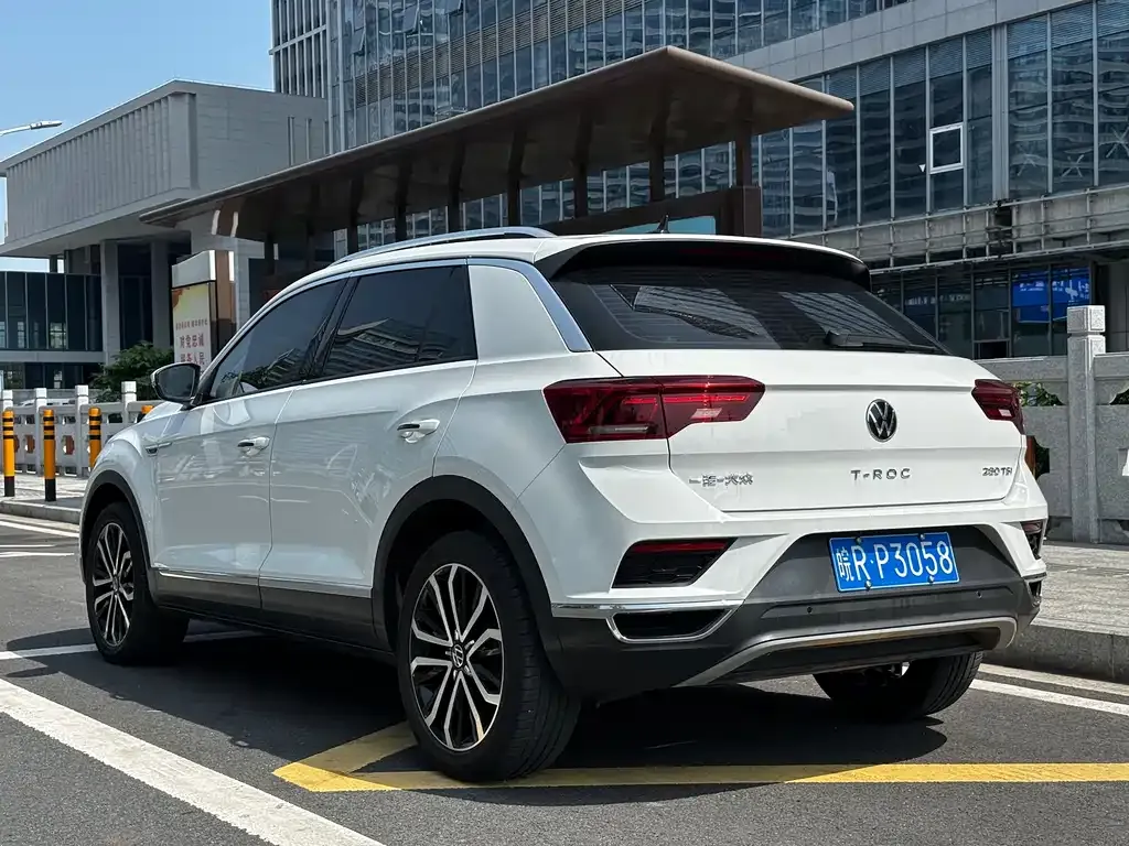 Volkswagen T-Roc — фото 9