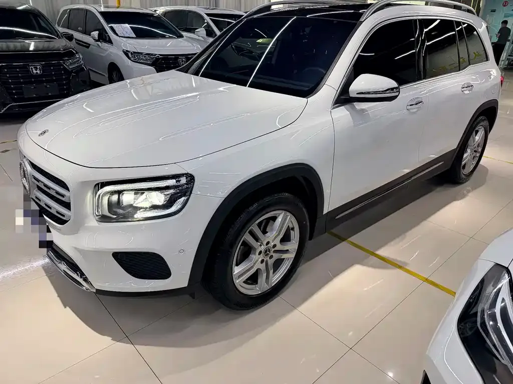 Mercedes-Benz GLB — фото 1