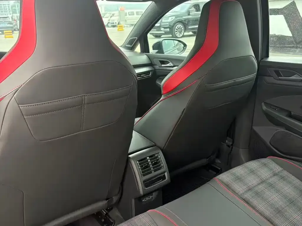 Volkswagen Golf GTI — фото 6