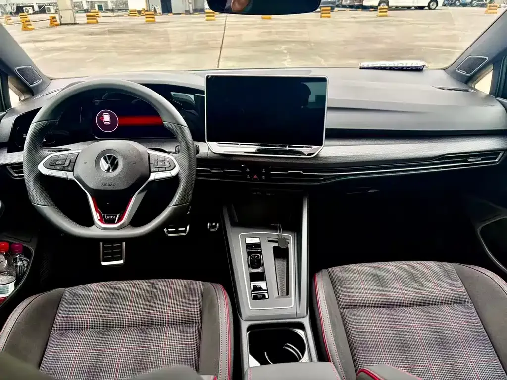 Volkswagen Golf GTI — фото 5