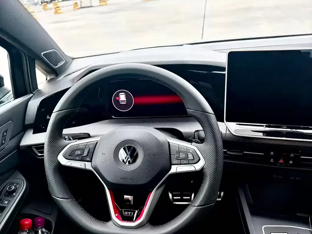 Volkswagen Golf GTI — фото 10