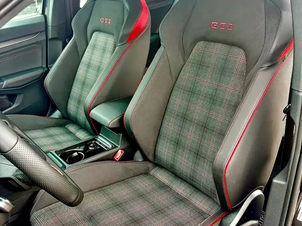 Volkswagen Golf GTI — фото 7
