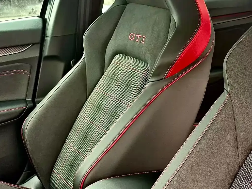 Volkswagen Golf GTI — фото 9