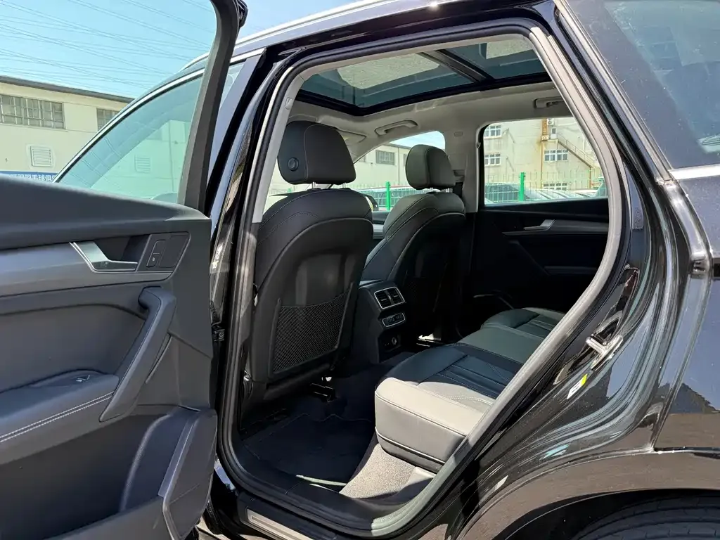 Audi Q5L 2022 из CN, фото 2