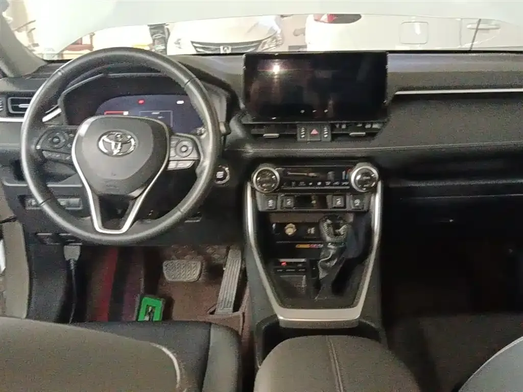 Toyota RAV4 — фото 10