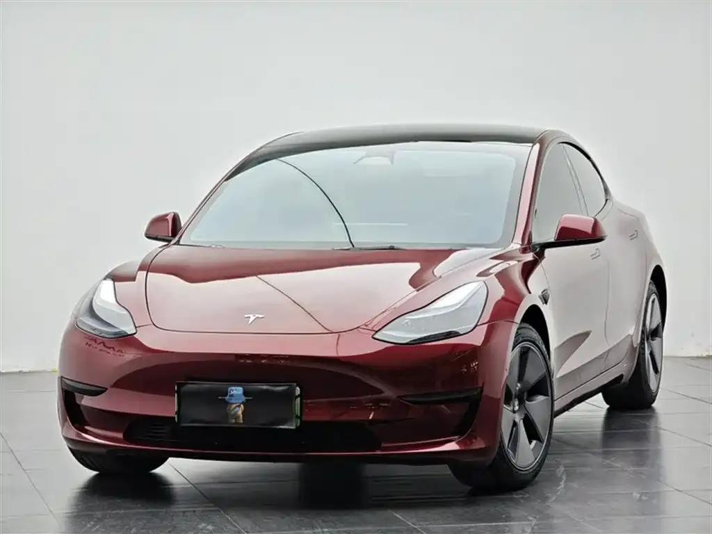 Tesla Model 3 — фото 1