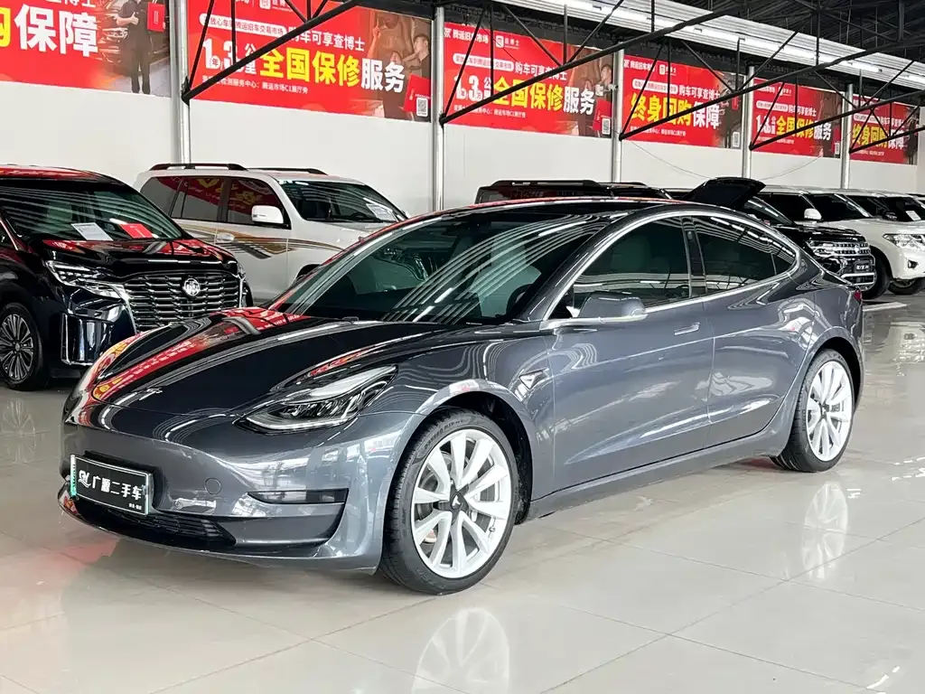 Tesla Model 3 — фото 1
