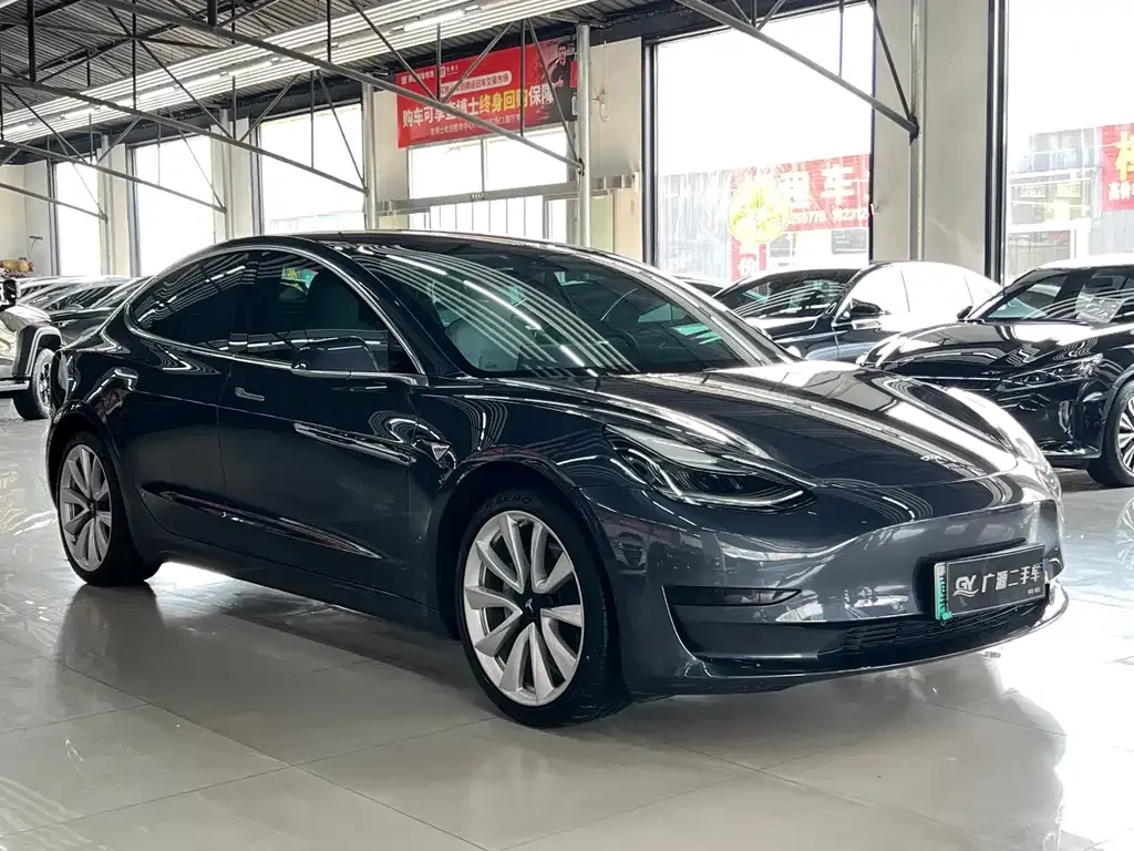 Tesla Model 3 — фото 9