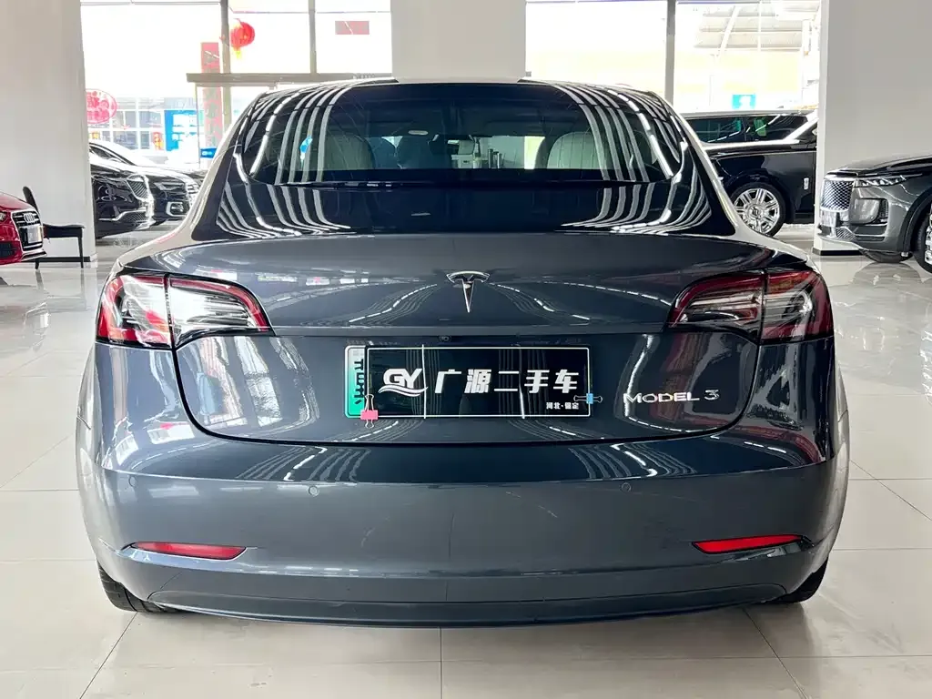 Tesla Model 3 — фото 5