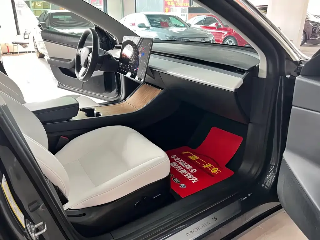 Tesla Model 3 — фото 4