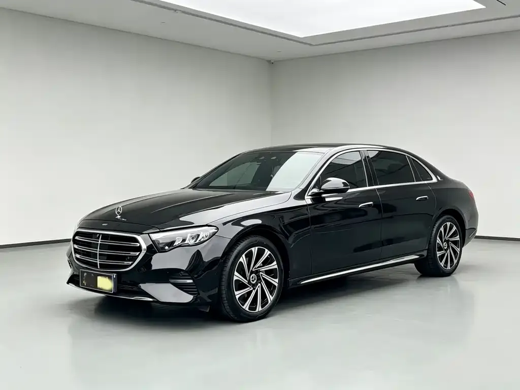 Mercedes-Benz E-Class — фото 1
